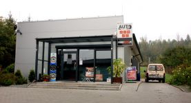 Budynek główny sklepu z częściami samochodowymi Auto-Parts