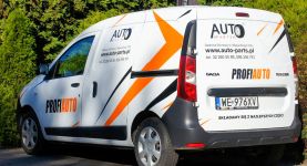 Samochód rozwożący częsci samochodowe od Auto-Parts