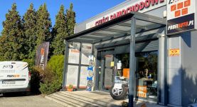 Wejście do sklepu motoryzacyjnego Auto-Parts